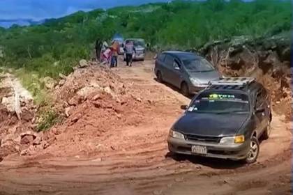 Continúan los trabajos en la ruta Cochabamba – Toro Toro, transportistas usan un desvío