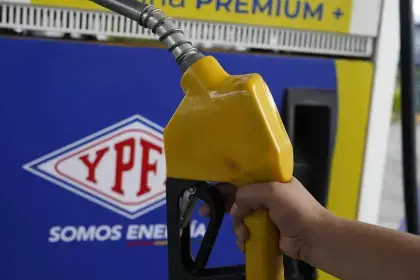 Exministro sobre la gasolina y YPFB: “Estamos entrando en un caos energético y tenemos que parar” la incertidumbre en la población