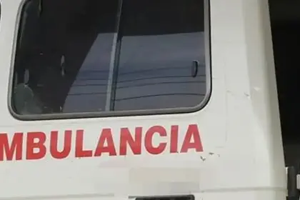 Adolescente queda con la mano atorada en una moledora de carne en un mercado