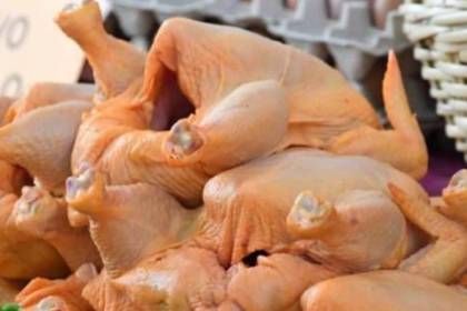 La Paz: El kilo de la carne de pollo se ofrece hasta en Bs 19 en mercados, según vendedoras