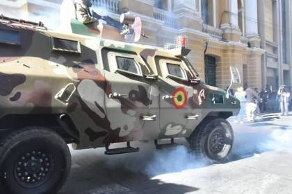 Toma militar en Plaza Murillo fue una “tragicomedia”, dice general en retiro declarado en la clandestinidad