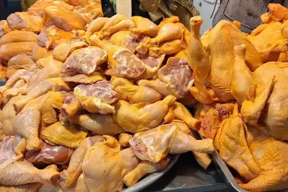 Tras nuevo precio del diésel ¿A cuánto se vende el kilo de pollo en mercados del eje central?