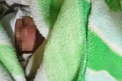 Aparece la mujer que abandonó a su bebé en una calle de La Paz, indica la Defensoría Municipal 