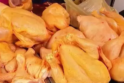 Precios altos afectan ventas de pollo en mercados del eje central del país