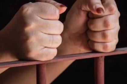 Aprehenden a una mujer de 25 años acusada de violar a un adolescente de 13 años