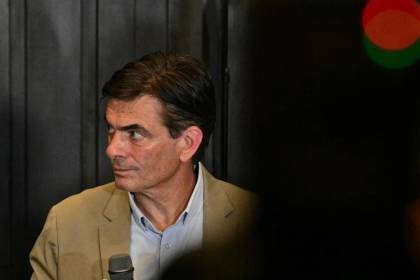 Viajes de Paz y Lara: Libre señala un “vacío de poder” y Unidad afirma que existe un decreto para gobernar desde el exterior