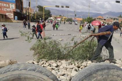 Pese a las dificultades por los bloqueos en Cochabamba, la DDE dice que no se puede cambiar la modalidad de clases a virtual