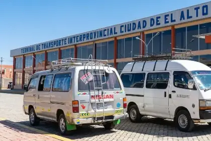 Gobernación de La Paz defiende el incremento de entre 15% y 25% en pasajes interprovinciales