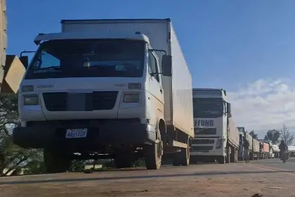 Carretera expedita en Pailón; pobladores amplían el cuarto intermedio hasta el martes