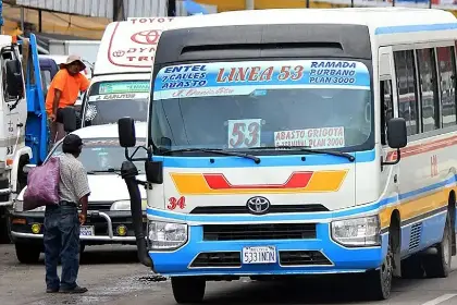 Diésel: Transporte urbano cruceño pide tarifa transitoria y dice que trabaja el 60% de unidades