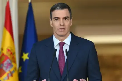 Sánchez dice que España no reconocerá una intervención que viola el derecho internacional