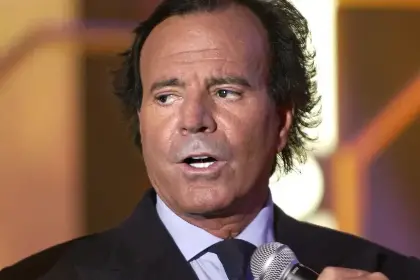 La Fiscalía española archiva la denuncia contra Julio Iglesias por falta de competencia