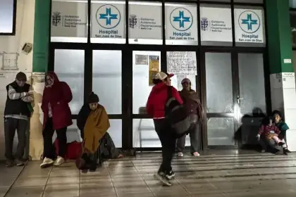 Santa Cruz: Trabajadores de salud anuncian paro de 72 horas desde el martes, exigen pago del bono de vacunación 