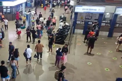 Pasajes suben hasta 50% en la Terminal cruceña por alza del diésel y usuarios piden control a autoridades