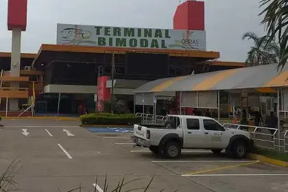 Transporte “cierra operaciones” desde el lunes en la Bimodal cruceña por el diésel