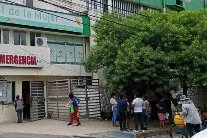 Maternidad cruceña niega cambio de bebé y atribuye error a transcripción en certificado de óbito