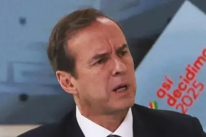 Tuto plantea reducir los ministerios y una “autonomía total” como reformas en la función pública 