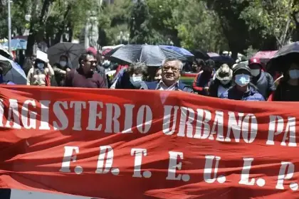 Lunes sin clases: Magisterio urbano y rural cumple paro nacional con marchas y bloqueos