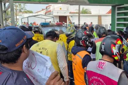 Mototaxistas denuncian nuevos daños en sus vehículos y que YPFB solo cubrirá una reparación