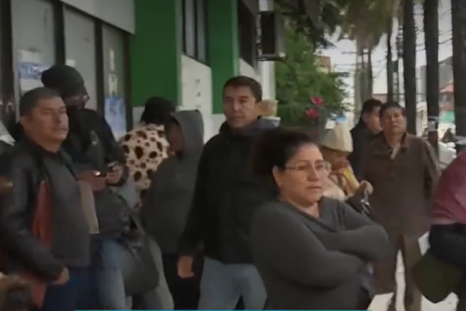 El frío no frena las filas de pacientes en los hospitales de Cochabamba y Santa Cruz 
