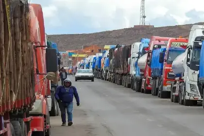 Transporte pesado reporta que solo el 30% de su sector opera debido al diésel y el dólar