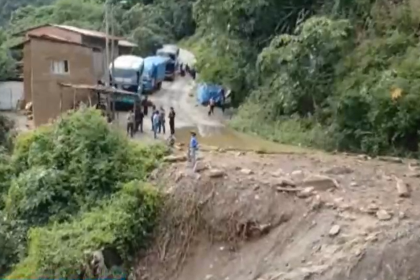 Decenas de familias se encuentran aisladas por siete derrumbes en la carretera a los Yungas
