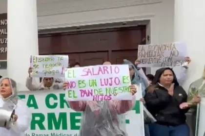 Médicos anuncian paro de 24 horas para este martes en Santa Cruz