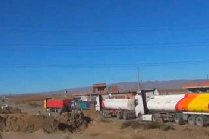 Liberan 100 cisternas paradas en la planta de Senkata tras el desbloqueo de carreteras en La Paz