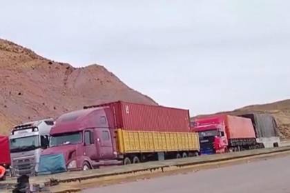 Salud de transportistas varados en carreteras se deteriora, mientras que movilizados dicen que no levantarán los bloqueos