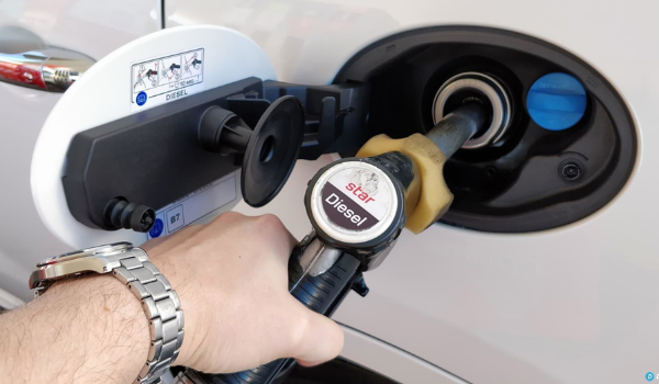 Gobierno autoriza venta de diésel a usuarios directos solo con presentar la cédula de identidad