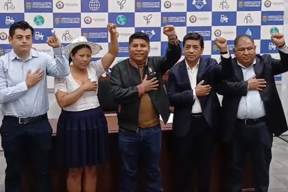 Loza posesiona a su gabinete; se suprimieron las secretarías de Salud y Finanzas