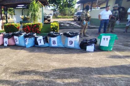 Aprehenden a dos personas e incautan más de 400 kilos de droga en un operativo en el trópico de Cochabamba