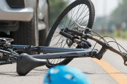 Un ciclista muere en choque con un vehículo; el chofer se dio a la fuga, reporta la Policía 