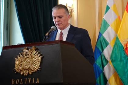 Justiniano tras jurar como ministro de Defensa: “La tarea inmediata es recuperar la normalidad”
