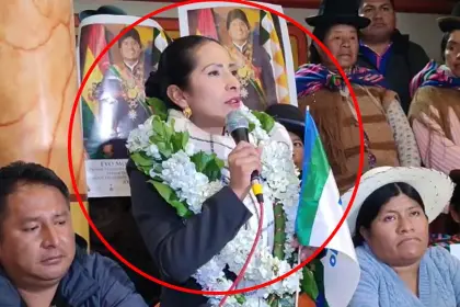 Wilma Alanoca, concejal de El Alto y exministra de Culturas, fue presentada como la acompañante de Evo Morales