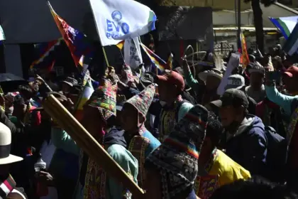 Alcaldía de La Paz anuncia el cierre de la plaza Abaroa ante la marcha de evistas para este lunes