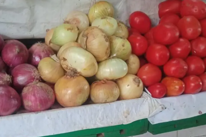 Precio de la papa y cebolla se disparan en el occidente mientras el tomate baja en Santa Cruz 