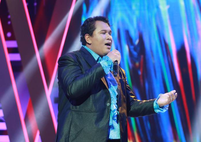 Los imitadores de Yo Me Llamo se presentan en el escenario principal de la Expocruz