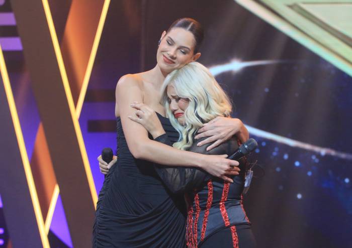 Christina Aguilera rompió en llanto al dedicar unas palabras a su mamá 