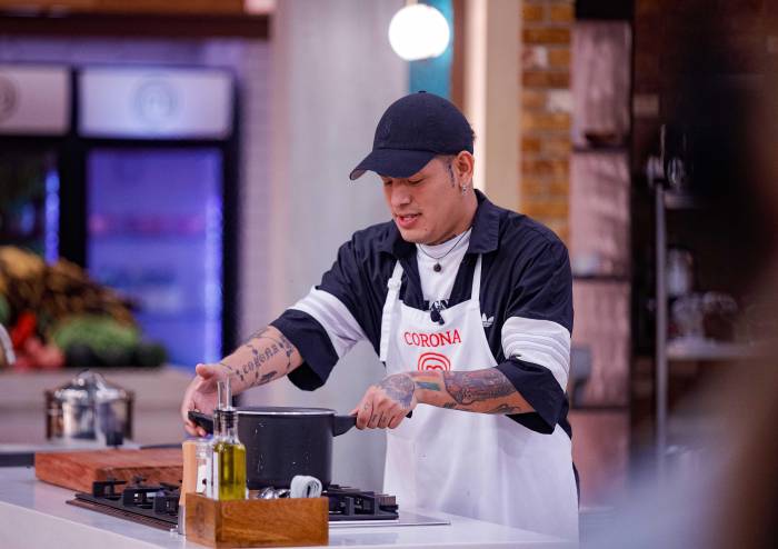 ¿Corona enamorado? La confesión del cantante en las cocinas de MasterChef ¿Corona enamorado? La confesión del cantante en las cocinas de MasterChef
