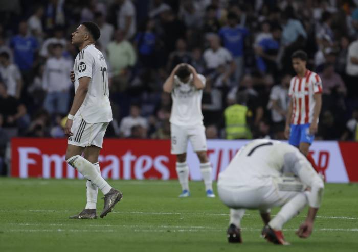 El Real Madrid empata y se aleja de la Liga española antes de visitar al Bayern