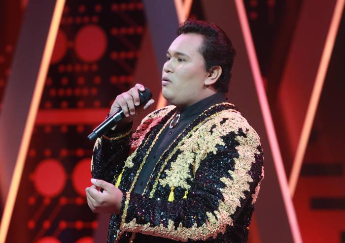 Juan Gabriel desata polémicas y explota contra todos 