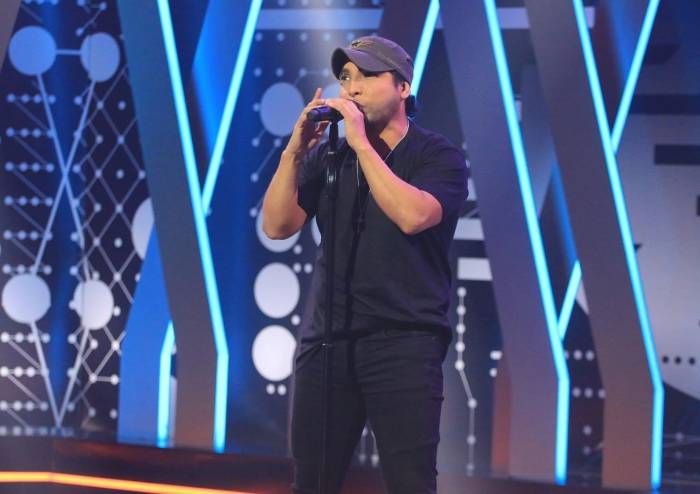 “Es duro saber que fuiste abandonado en un basurero a meses de nacido”: Enrique Iglesias abre su corazón