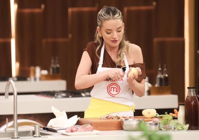 El sufrimiento de Malena al no saber pelar una papa 