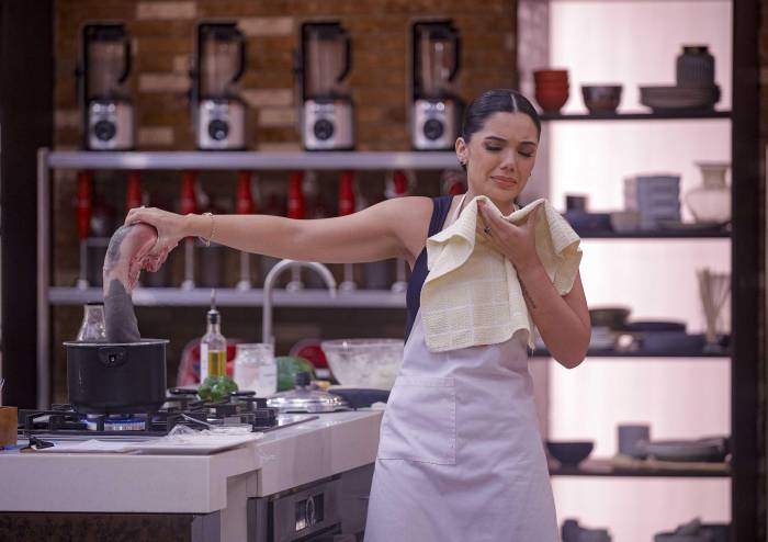 El sufrimiento de Nené al cocinar una lengua de res El sufrimiento de Nené al cocinar una lengua de res