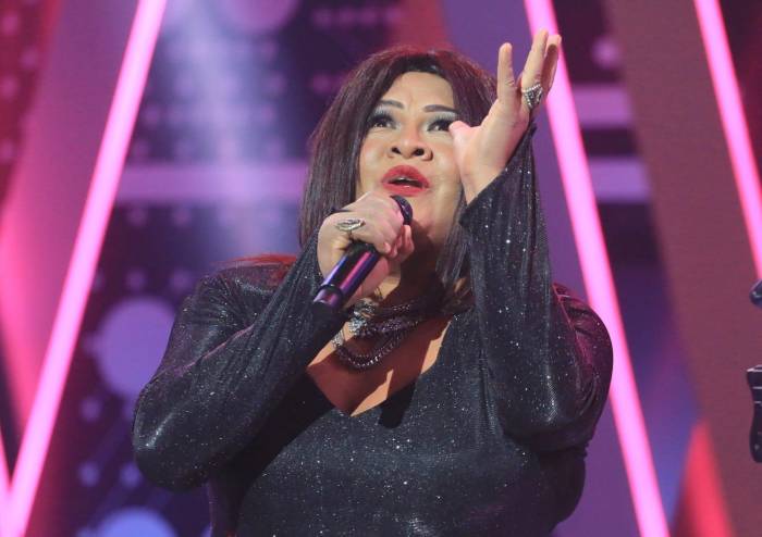La voz de Alejandra Guzmán hace vibrar el escenario con un clásico inolvidable