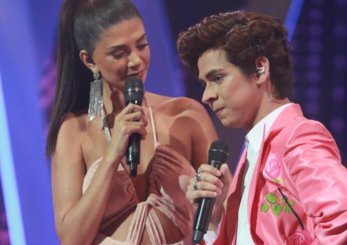 Harry Styles rompe en llanto en el escenario, y pese a ello brilla con una gran presentación Harry Styles rompe en llanto en el escenario, y pese a ello brilla con una gran presentación