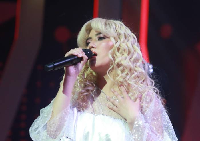 Sabrina Carpenter no contuvo las críticas del jurado y derramó lágrimas