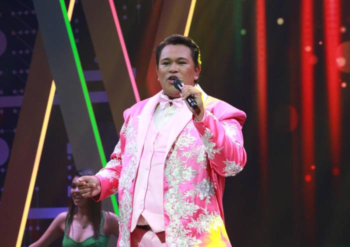¡Escandaloso! Juan Gabriel con el color de voz de otro artista 