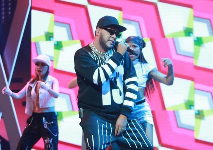 Momento tenso: Anuel AA no convence y se enfrenta al jurado 